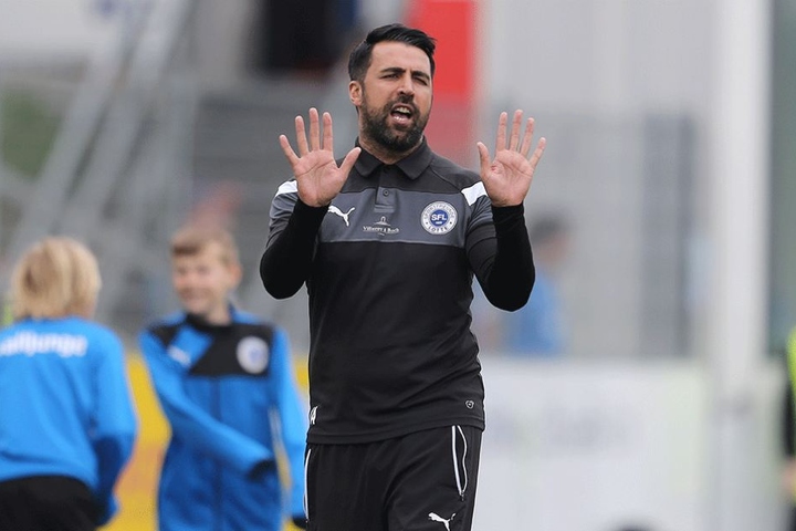 Lotte-Trainer Ismail Atalan ist heißer Kandidat als Nachfolger von Domenico Tedesco, der vom Erzgebirge zu Schalke 04 gewechselt ist.
