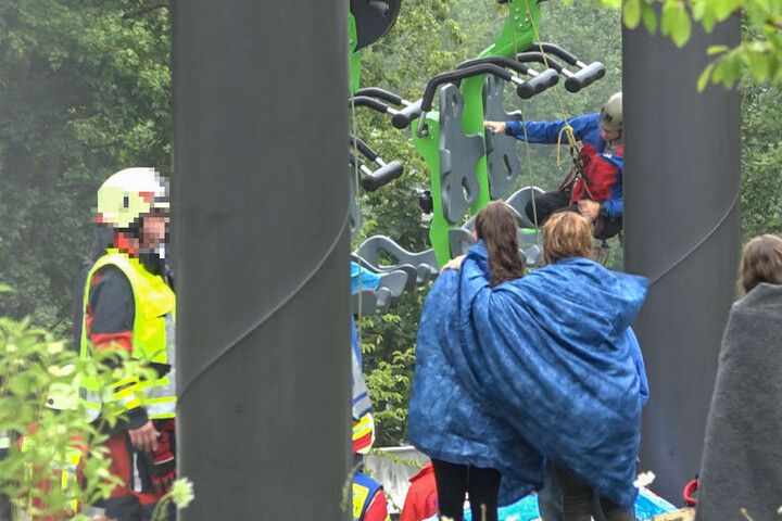 Zwei der gefangenen Rodler trugen Unterkühlungen davon.