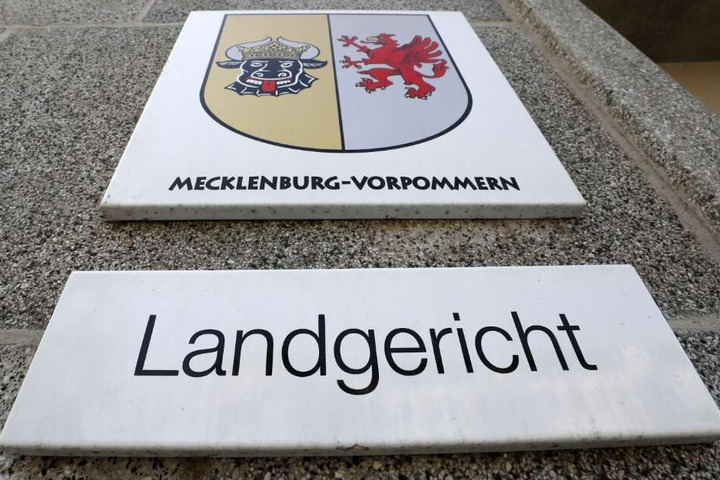 Der Prozess findet vor dem Rostocker Landgericht statt.