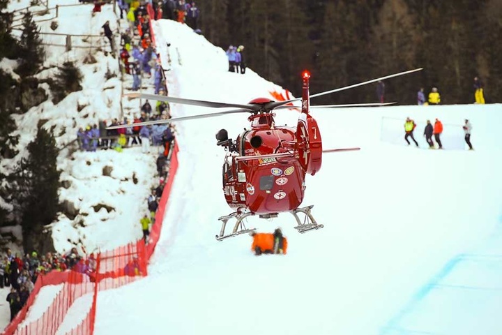 Der 30-Jährige blieb nach dem schweren Sturz lange bewusstlos auf der Piste liegen, ehe ihn ein Hubschrauber wegflog.