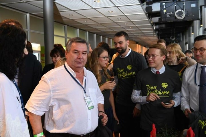 Waldemar Hartmann (71) bei der CDU-Wahlparty im Restaurant des Landtages "Chiaveri"
