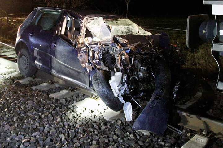 Der Notarzt hat nur noch den Tod des 29-jährigen Fahrers feststellen können.