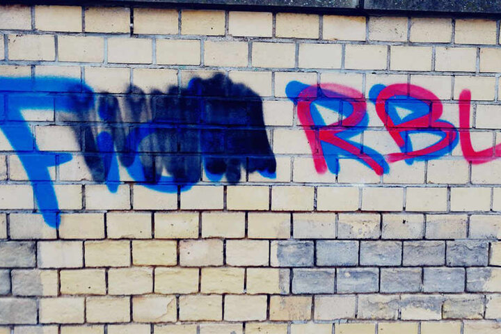 "Fuck RB" war vorher zu lesen.