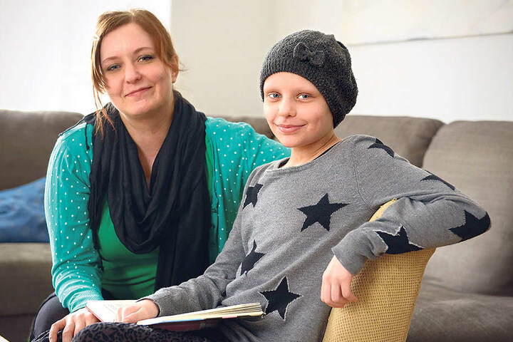 Stefanie Schönau (30) mit ihrer Tochter Letizia (11). Beide hoffen, dass sie
bald wieder schnell gesund wird.