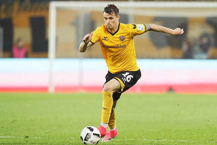 Der britische Zweitligist Wolverhampton Wanderers soll am dynamischen Linksverteidiger interessiert sein.