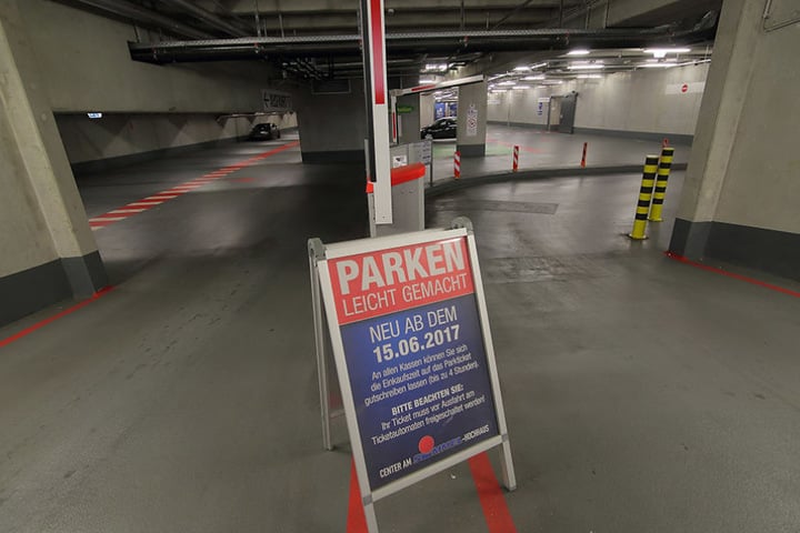 Jetzt kostet's: Ab Donnerstag müssen Autofahrer fürs Parken unterm Albertplatz blechen.