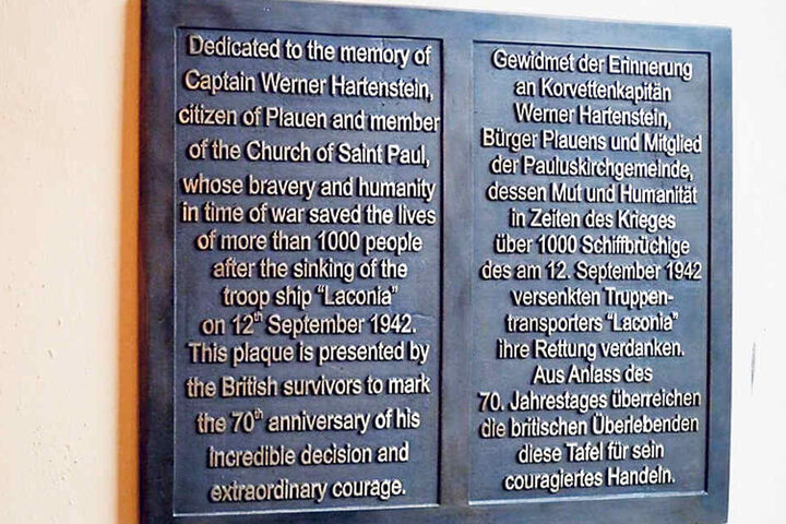 Eine Gedenktafel in der Plauener Pauluskirche erinnert an die Rettungsaktion von Werner Hartenstein.