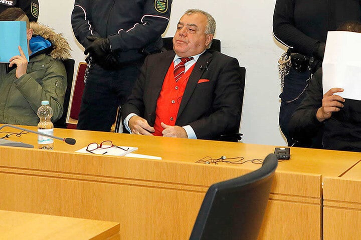 Obaida A. (21,.l.) und Abedalmola T. (25, r.) stehen derzeit vor Gericht, sind wegen Totschlags angeklagt.