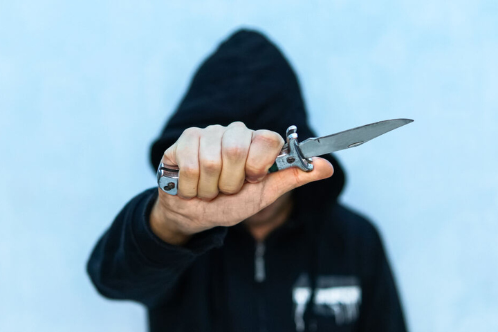 Der Jugendliche konnte nach kurzer Zeit ermittelt und vorläufig festgenommen werden.