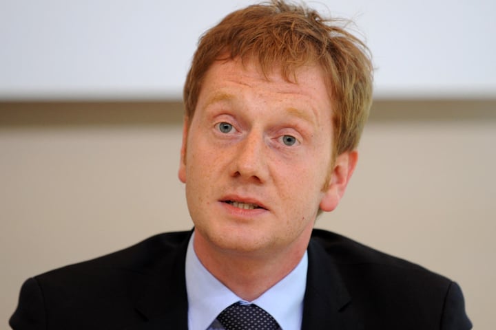 Keine Koalition mit der AfD - so lautet die offizielle Parteilinie, stellte
CDU-Generalsekretär Michael Kretschmer (41) klar.