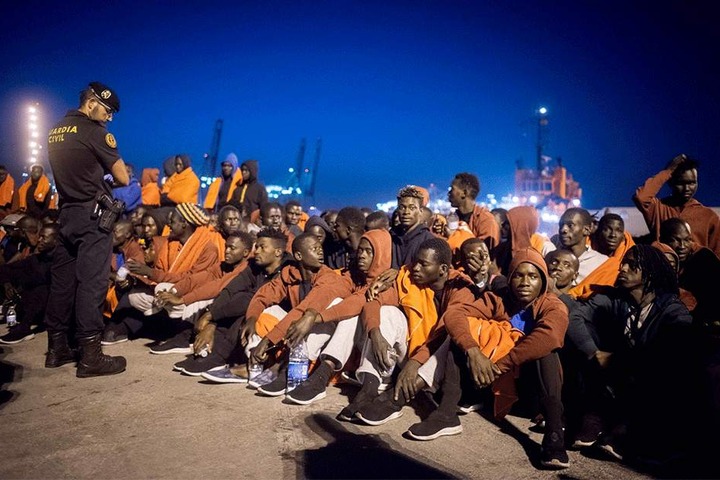 Flüchtlinge in Spanien: Über den globalen UN-Pakt ist ein heftiger Streit entbrannt - auch in Sachsen.