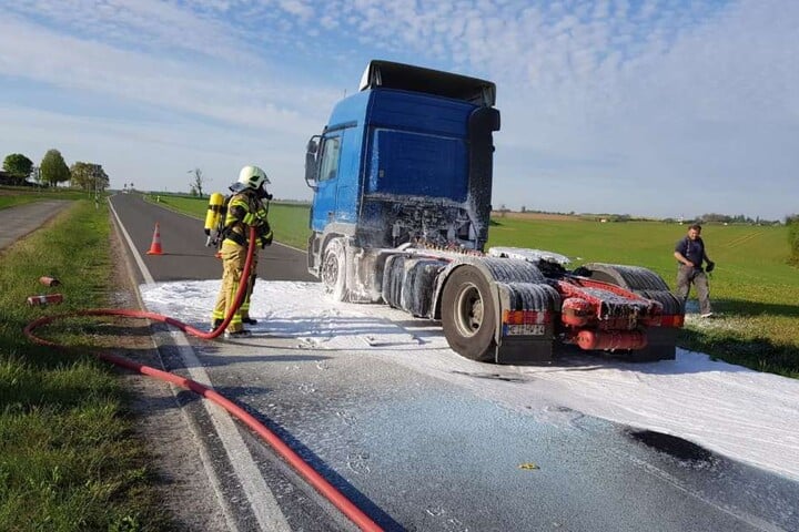 18 Kameraden der Feuerwehr Mutzschen rückten aus und bekämpften den Brand schnell. Nur dank des schnellen Handelns des Fahrers wurde Schlimmeres verhindert.