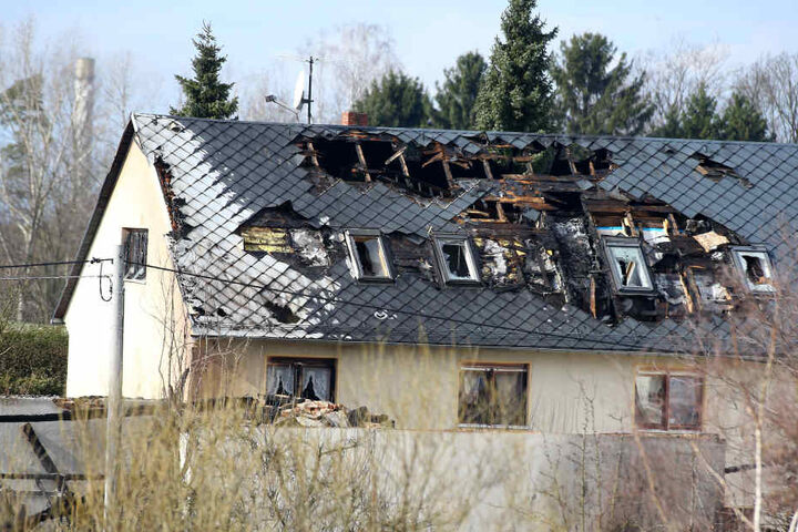 Am Tag danach : Ein Wohnhaus ist durch das Feuer auch komplett zerstört.