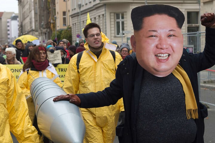 Voller Körpereinsatz auch bei der Darstellung von Nordkoreas Diktator Kim Jong un.