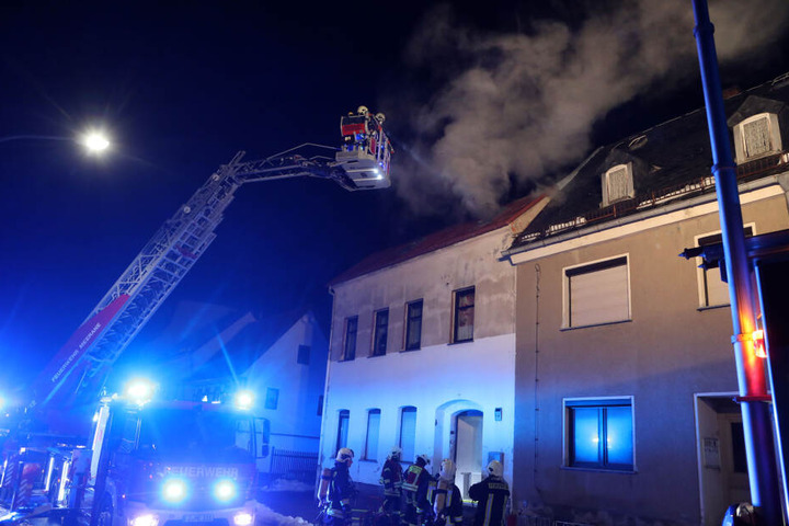 In Meerane gab es ein Feuer unterm Dach in einem Reihenhaus in der Waldenburger Straße.