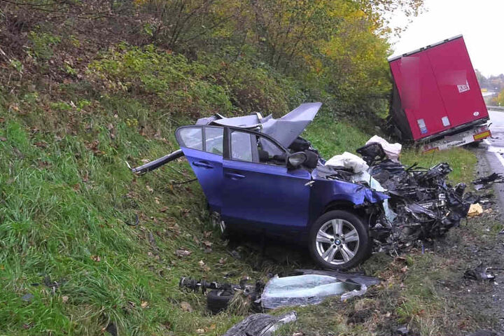 Der Unfallverursacher starb noch am Unfallort.