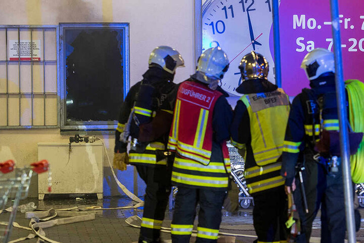 Hinter diesem Fenster brannten Einrichtungsgegenstände.