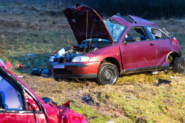 Der Fahrer des Seat verstarb noch am Unfallort.