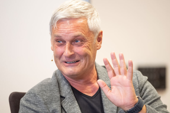 Seit der Vertragsauflösung mit Armin Veh (58) am 8. November sucht der FC dessen Nachfolger.