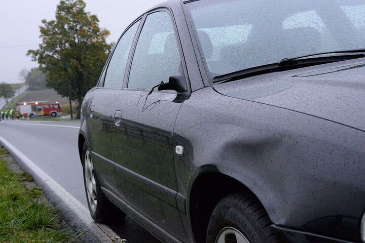Der Audi A4 traf den Radfahrer mit der rechten Front und dem Spiegel.