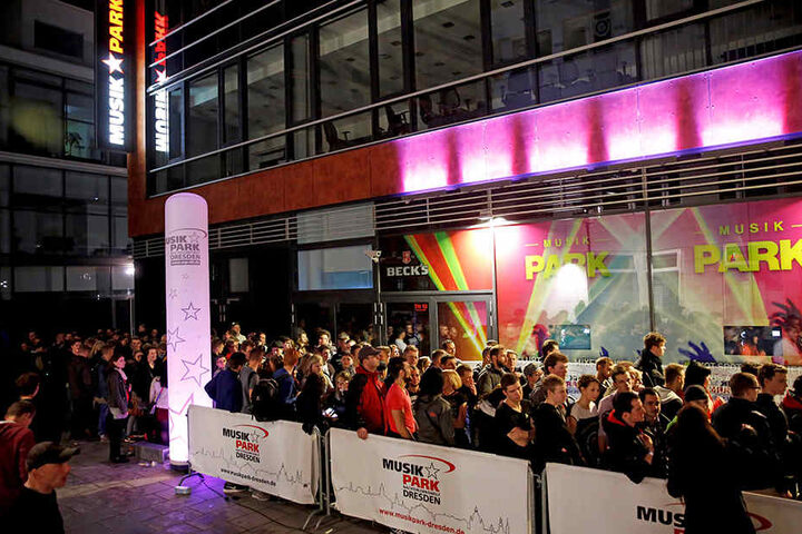 Wegen eines Wasserschadens in diesem Jahr nicht bei der Unity Night dabei:
der Musikpark Dresden am Wiener Platz.