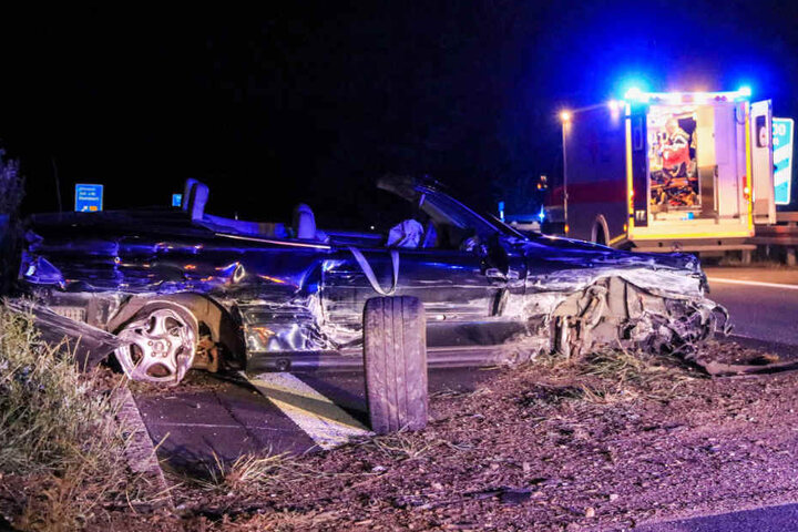 Beide Autoinsassen kamen verletzt in ein Krankenhaus.