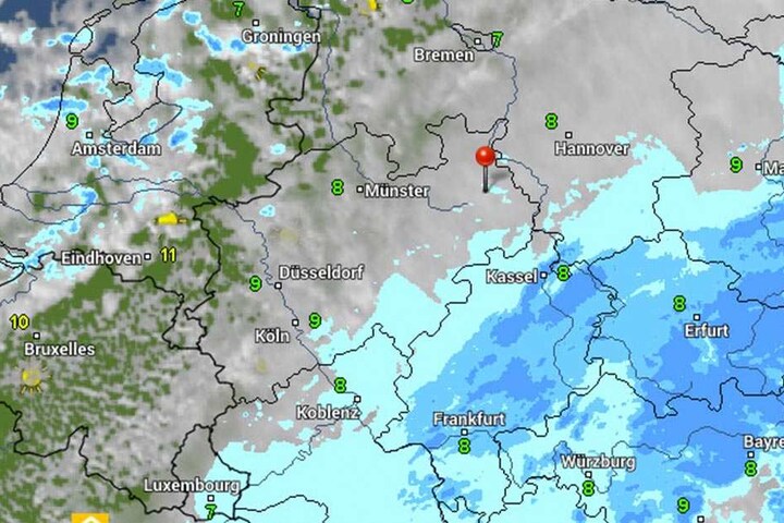 Der Himmel über OWL zeigt sich ab Montag bedeckt. Es wird viel regnen und der erste Schnee droht.