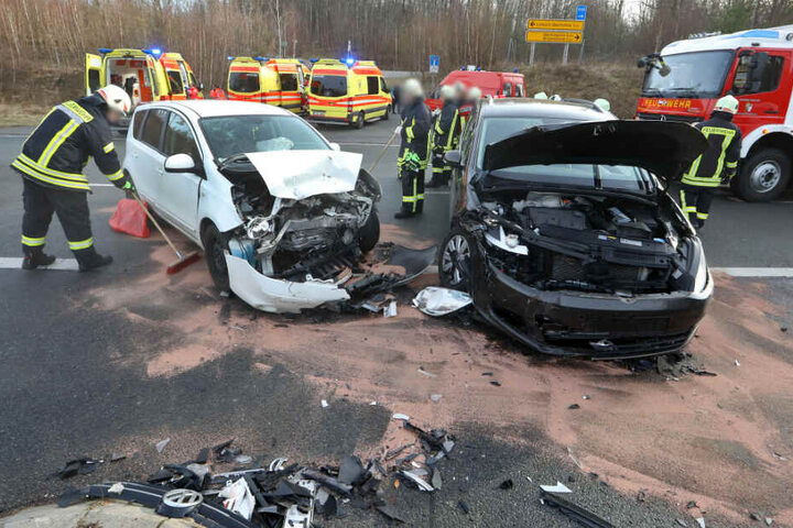 An der A4-Anschlussstelle Wüstenbrand. Dort prallten zwei Pkw aufeinander.