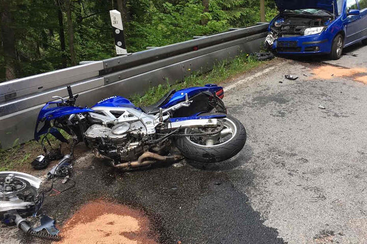 An beiden Fahrzeugen entstand Totalschaden.