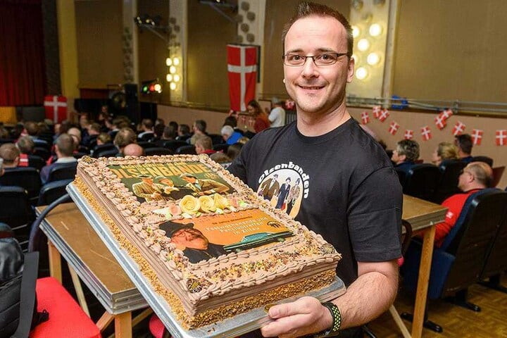 Danilo Mielniczek (40) brachte die passende Torte zum Jubiläum.