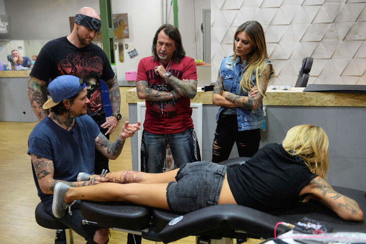 Sophia Thomalla (rechts) mit Mario Barth (mitte) und Randy Engelhard (links stehend).