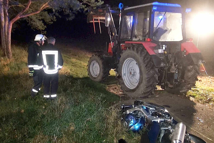 Der Biker krachte fast ungebremst in das Landfahrzeug.