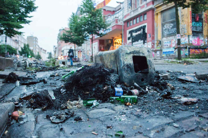 Ein Bild der Zerstörung am Freitagmorgen. Mittlerweile laufen die Aufräumarbeiten.