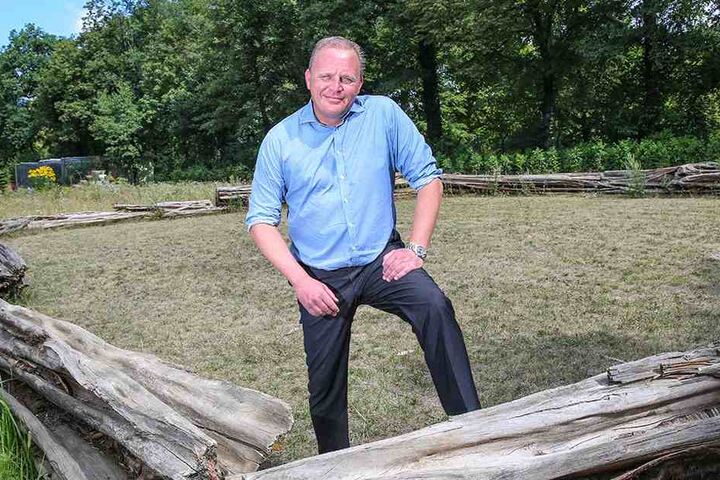 Zoodirektor Karl-Heinz Ukena (47) hofft, dass der Neubau der Orang-Utan-Anlage doch noch im Haushalt berücksichtigt wird.