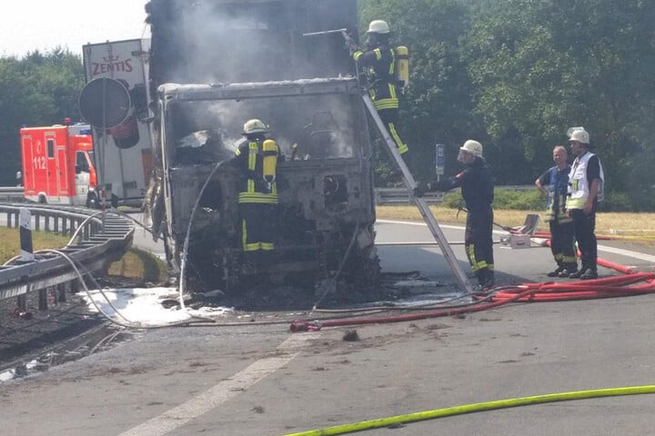 Knapp 50 Feuerwehrleute kamen zum Einsatz.