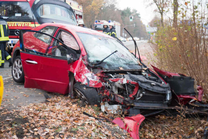 Der Wagen des 29-Jährigen wurde bei dem Crash komplett zerstört.