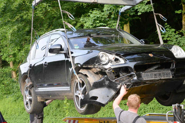 Der Cayenne musste abgeschleppt werden.