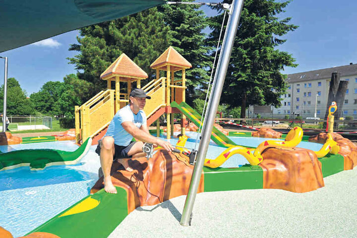 Letzter Schliff: Für Schwimmmeister
Andreas Kahnt
(54) beginnt morgen
im Sommerbad
Glauchau die
neue Saison.