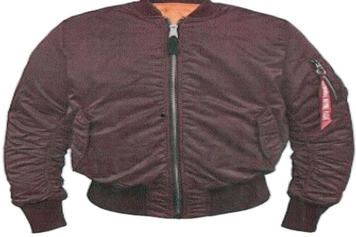 Mit dieser Bomberjacke soll der Mann unterwegs gewesen sein.