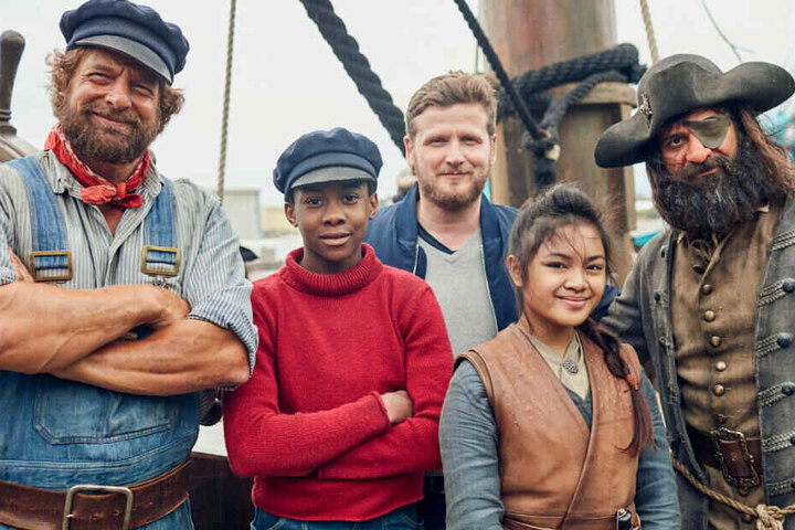 Erstes offizielles Foto vom "Jim Knopf und die wilde 13"-Set: Henning Baum, Solomon Gordon, Regisseur Dennis Gansel, Leighanne Esperenzante und Rick Kavanian.