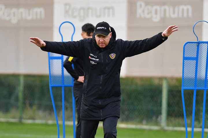 Engagiert: Dynamo-Trainer Maik Walpurgis ließ verstärkt Angriffe und Abschlüsse üben.