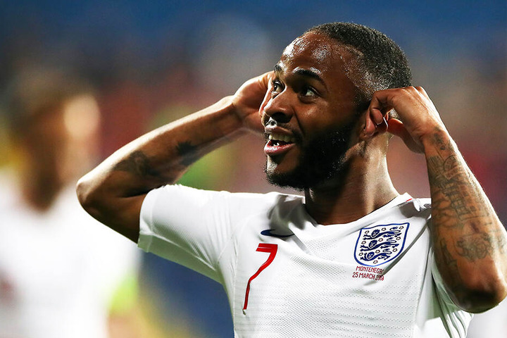 Raheem Sterling entschied sich nach seinem Treffer zum 5:1-Endstand für eine klare Jubelbotschaft.
