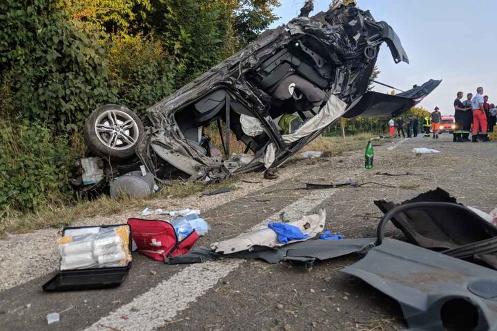 Die Insassen konnten sich nach dem Überschlag aus dem Auto befreien.