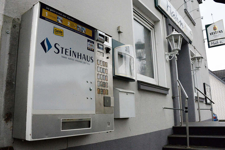 Die blutige Tat soll sich an diesem Zigarettenautomaten abgespielt haben.