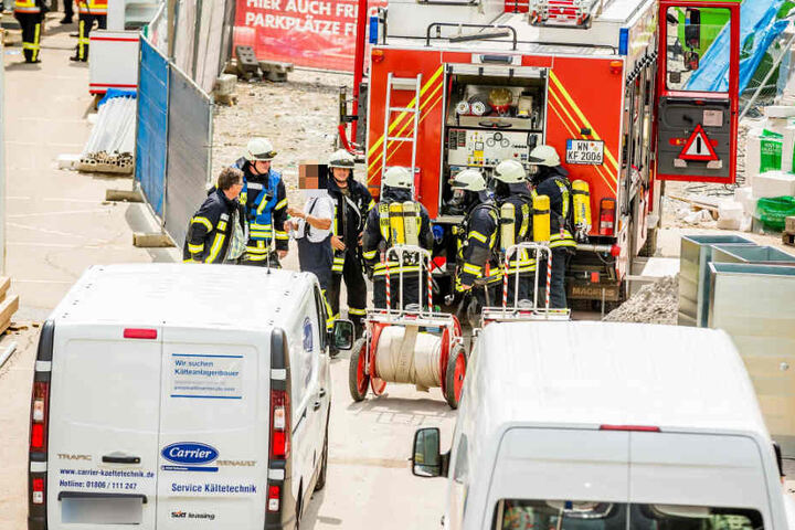 Die Floriansjünger rückten mit Atemschutzausrüstung an.