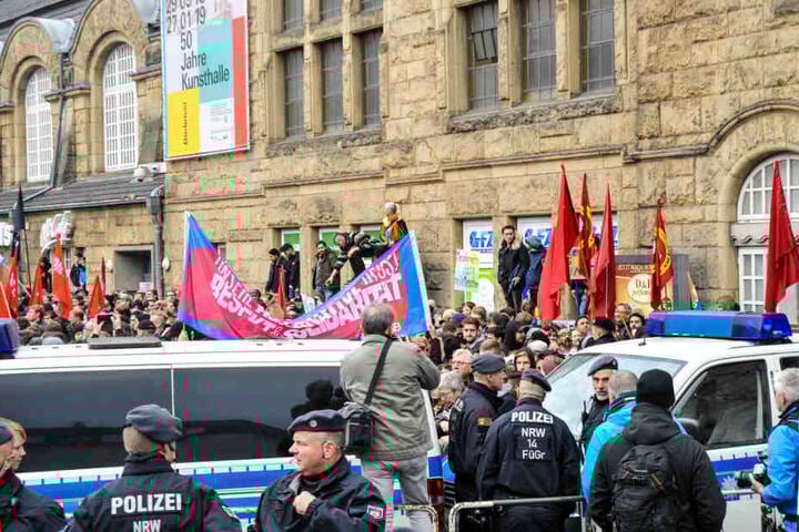 Am Hauptbahnhof trafen sich sowohl die Rechten als auch die Gegendemonstranten.