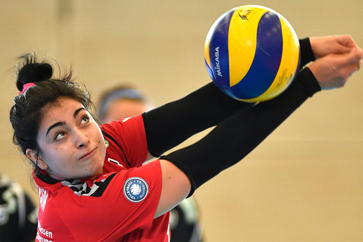 Libero Amanda Benson bei der Ballannahme. In der Vorbereitung hat das US-Girl überzeugt