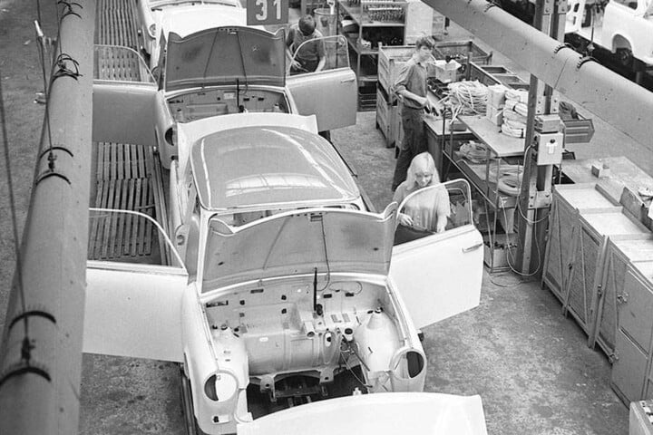 Im Original wurde der Trabant in Zwickau mit einem Zweitaktmotor
produziert.