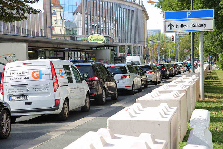 Autofahrer müssen mit längeren Wartezeiten rechnen.