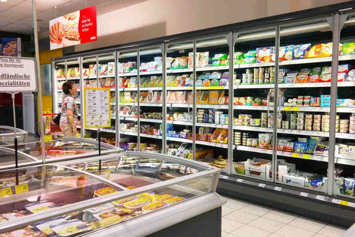 Andere Kunden des Supermarktes erlebten den Einsatz mit.